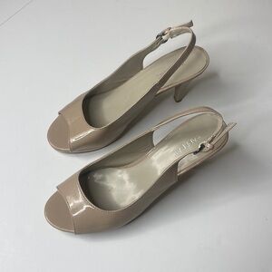 Xappeal Womens Beige Patent Slingback Peep Toe Heel Sandals Size 7-1/2